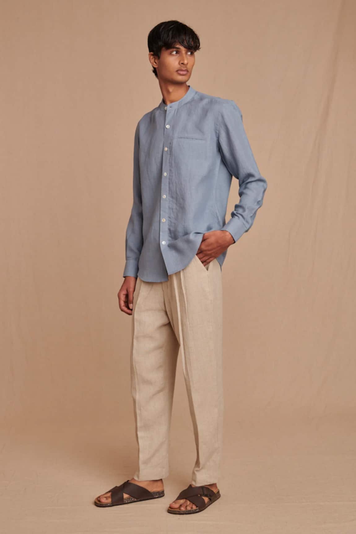 Saphed Undyed Linen Pleated Tappered Pant 