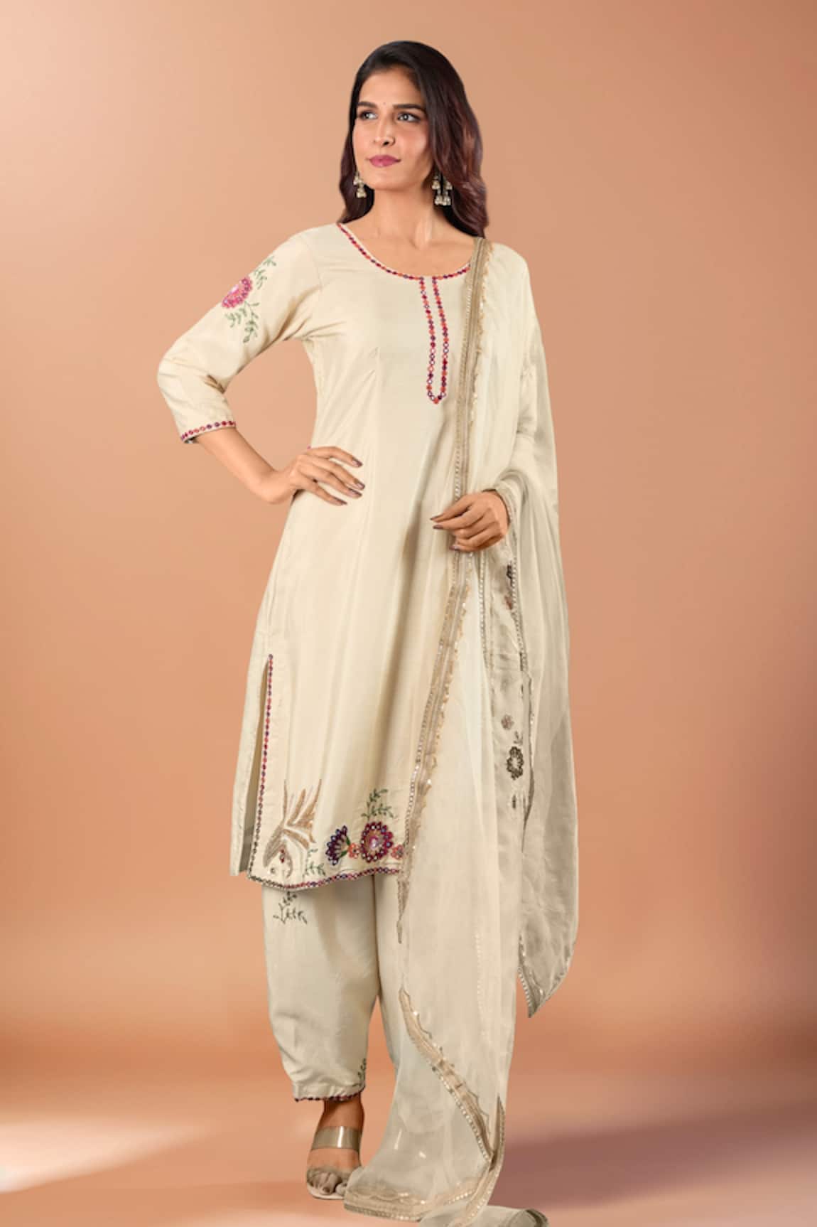 Samyukta Singhania Floral Embroidered Kurta Set 