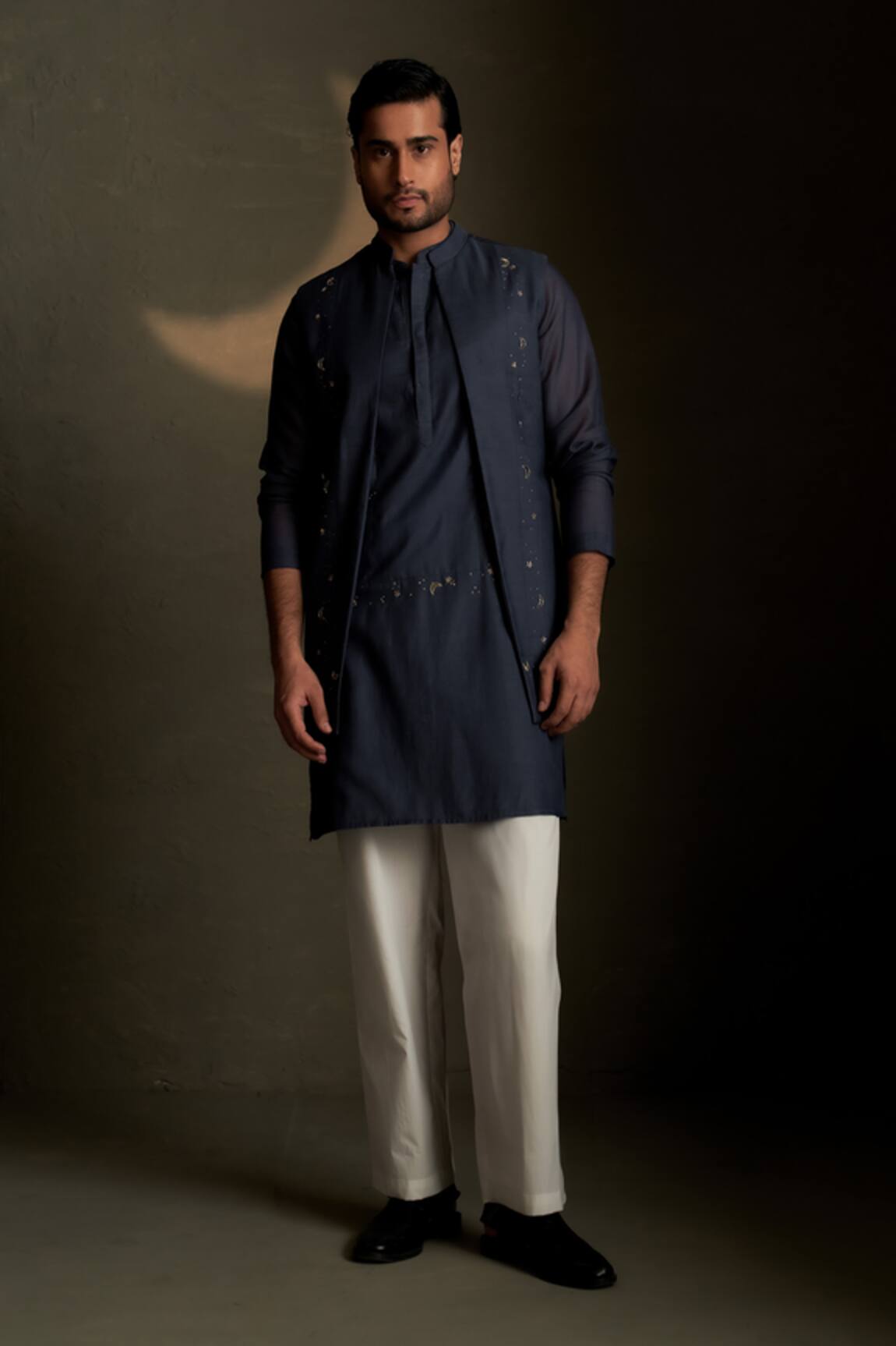Charkhee Mul Chanderi Kurta & Bundi Set 