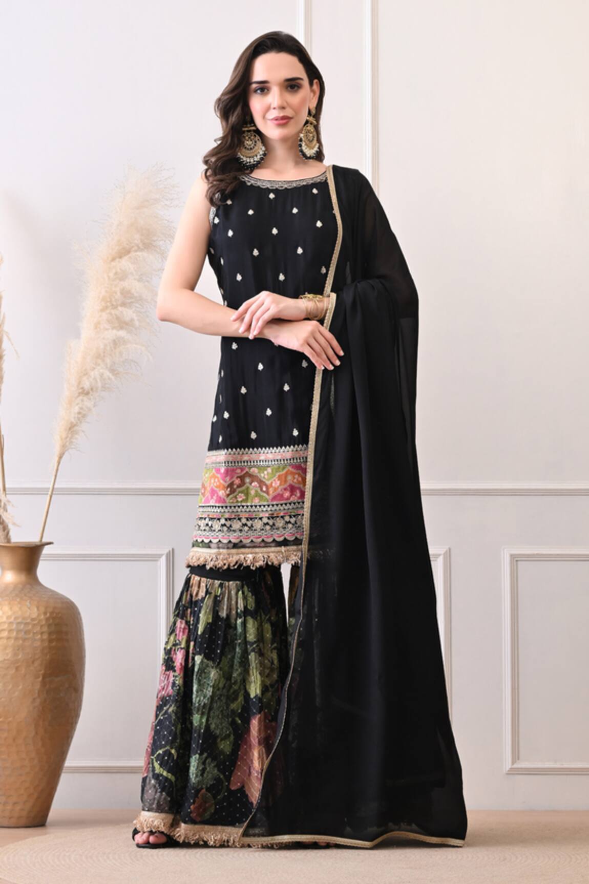 Peenacolada Butti Pattern Kurta With Gharara 