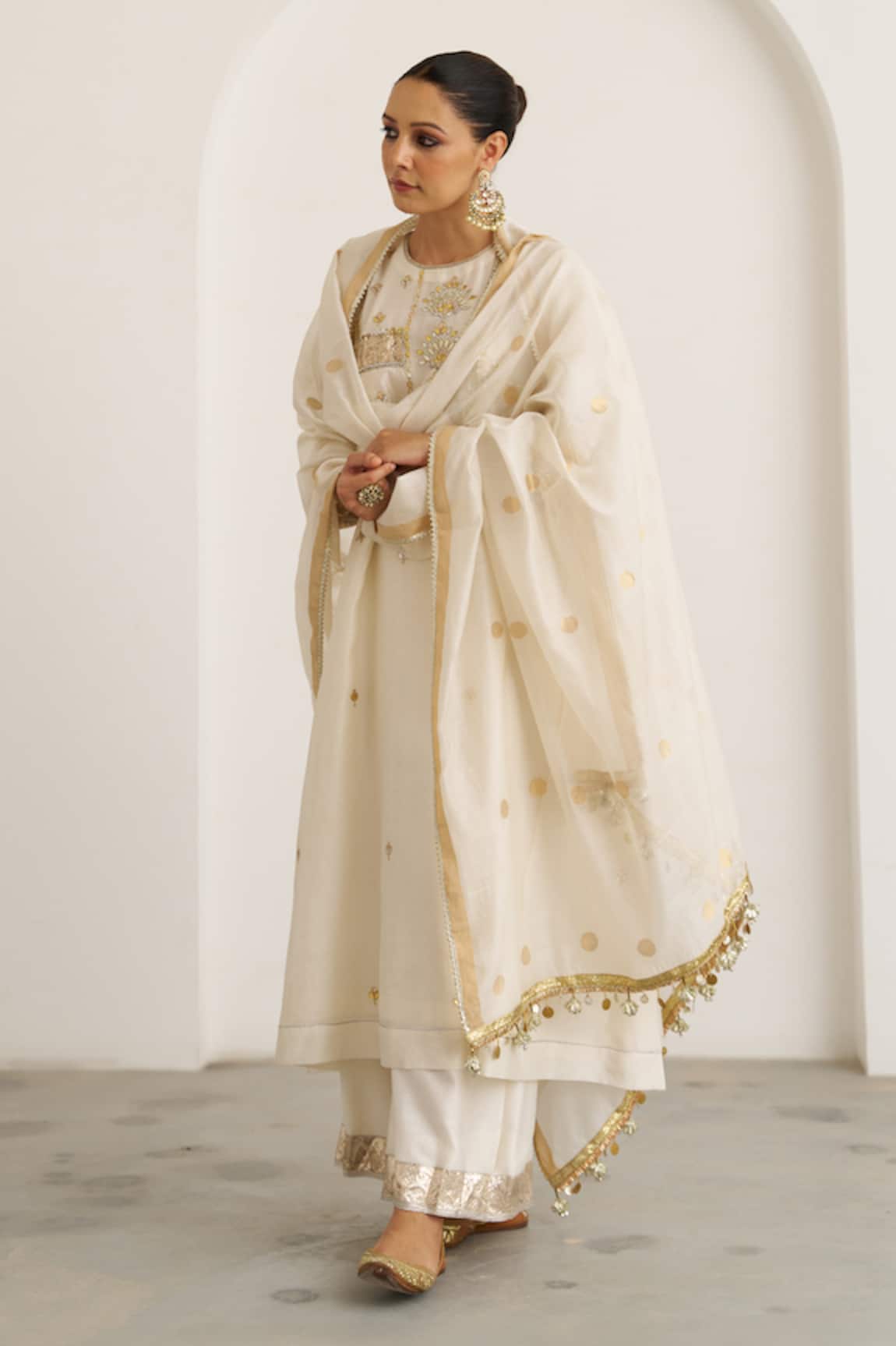 Vaaya Gota Patti Embroidered Kurta With Pant 