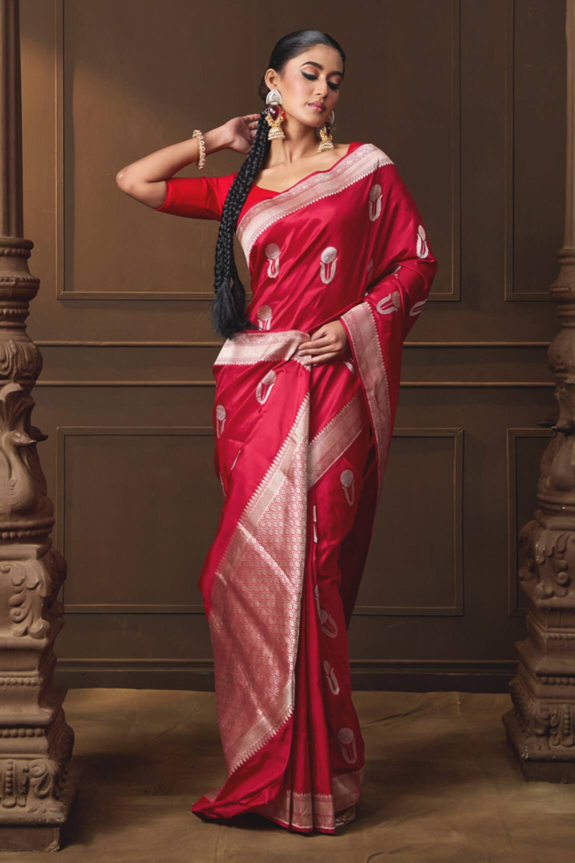 Vishwa By Pinki Sinha Bloom Woven Saree With Running Blouse Piece