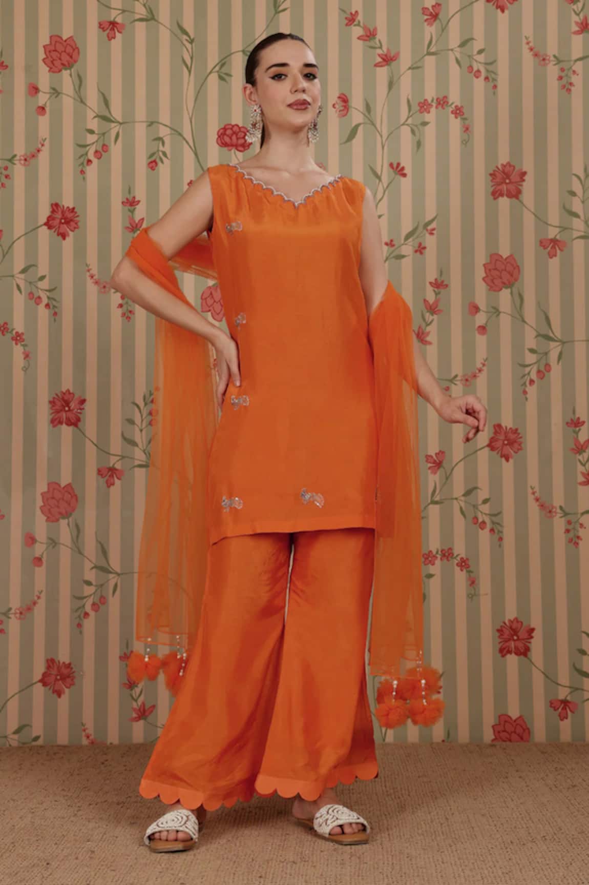 Nitisha Kashyap Official Sleeveless Kurta Bell Bottom Pant Set 