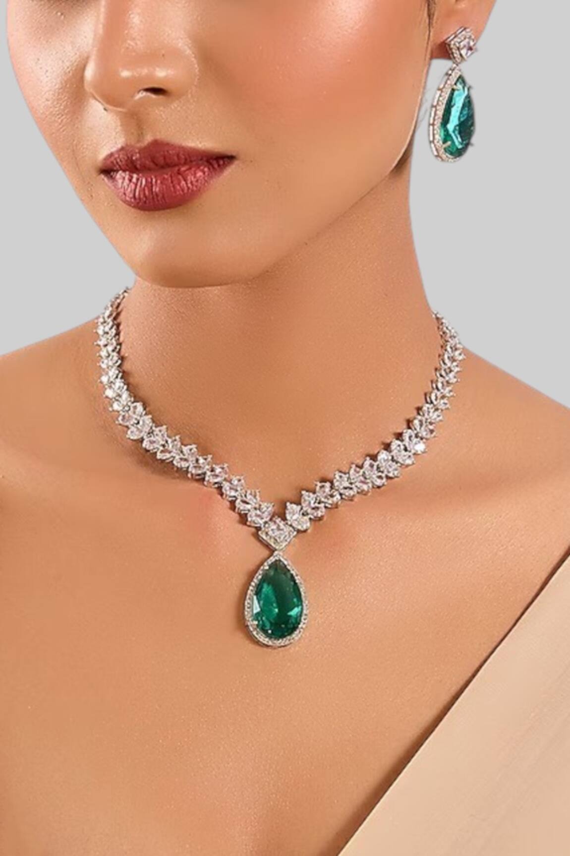 Auraa Trends Diamond-Cut Zircon Necklace Set With Teardrop Pendant 