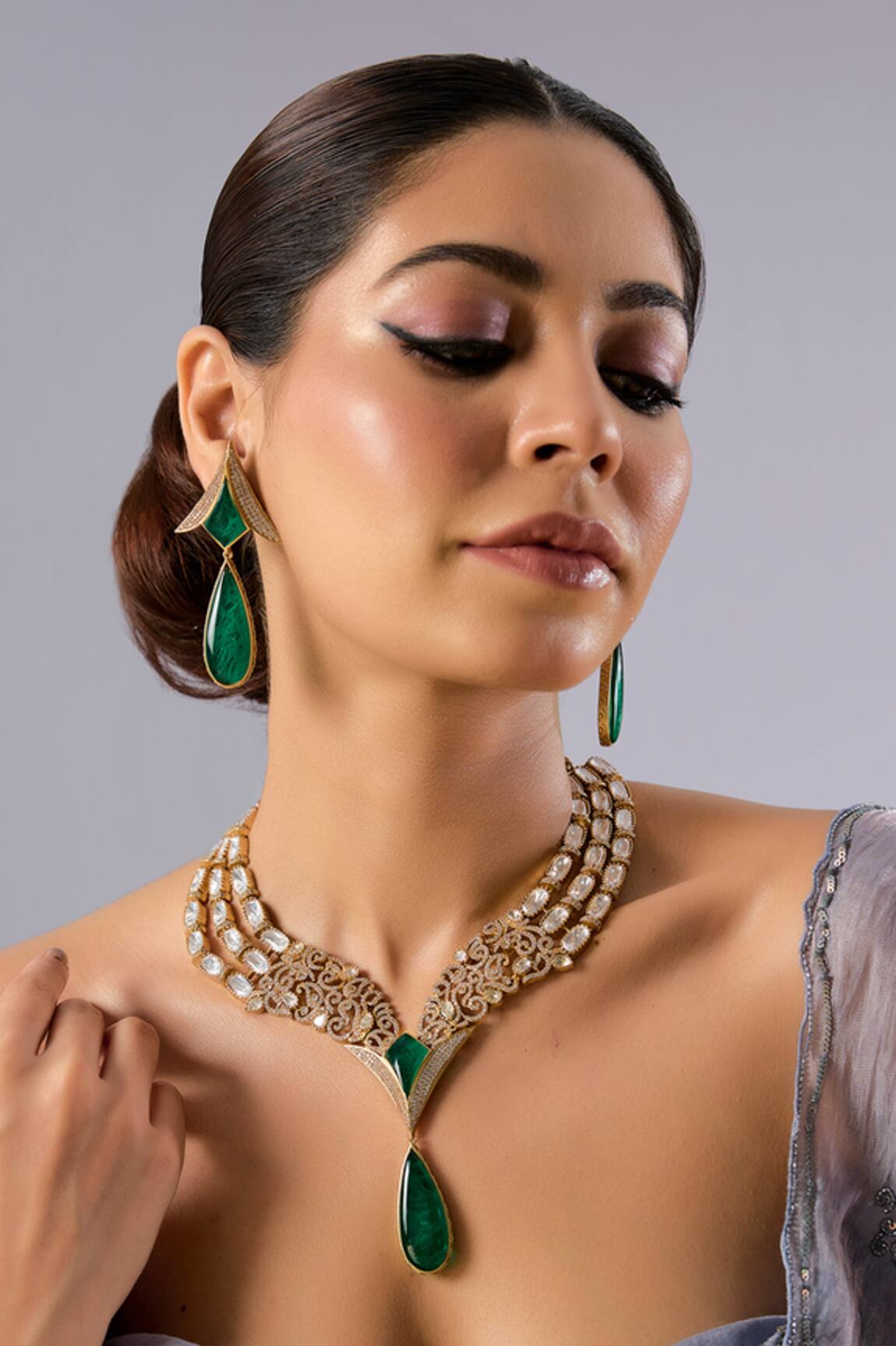 Auraa Trends Green Stone & Kundan Necklace Set 