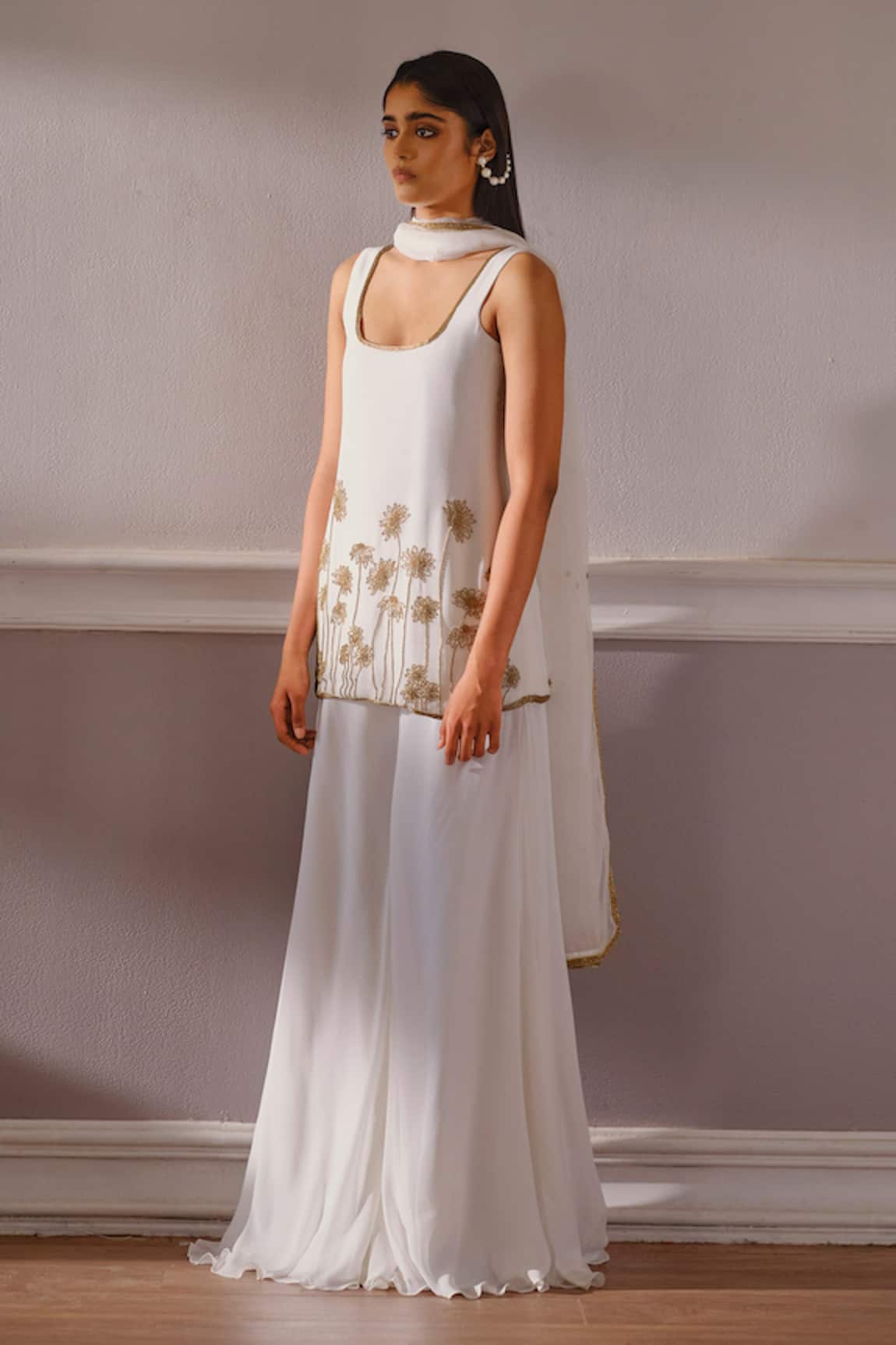 Maison 9002 Aurelia Floral Sleeveless Kurta Palazzo Set