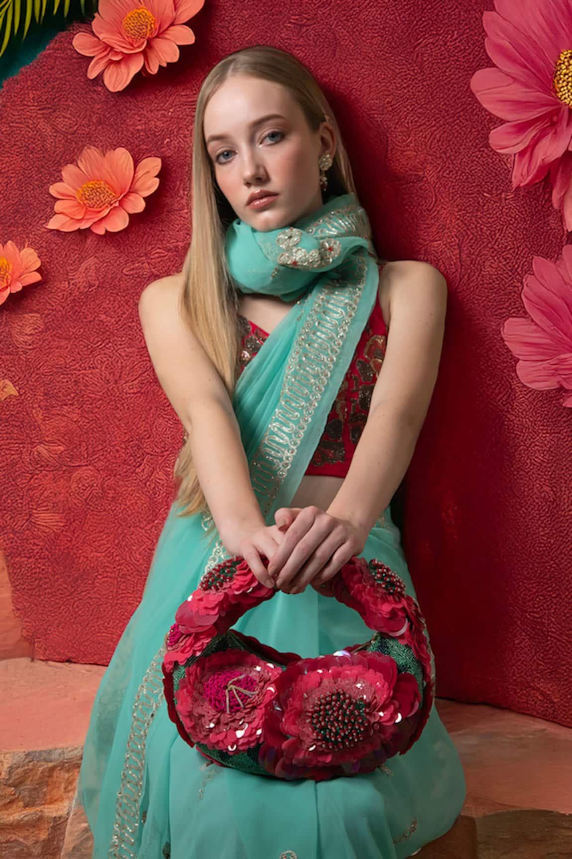 Versuhz Crimson Bloom Luxe
Bloom Luxe Floral Applique Beaded Bag