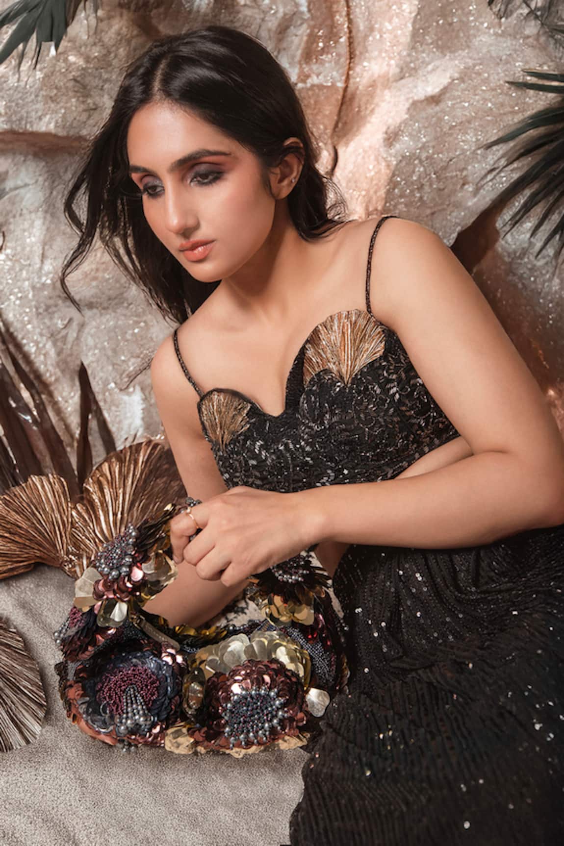 Versuhz Midnight Gild
Floral Sequin & Bead Embellished Handbag