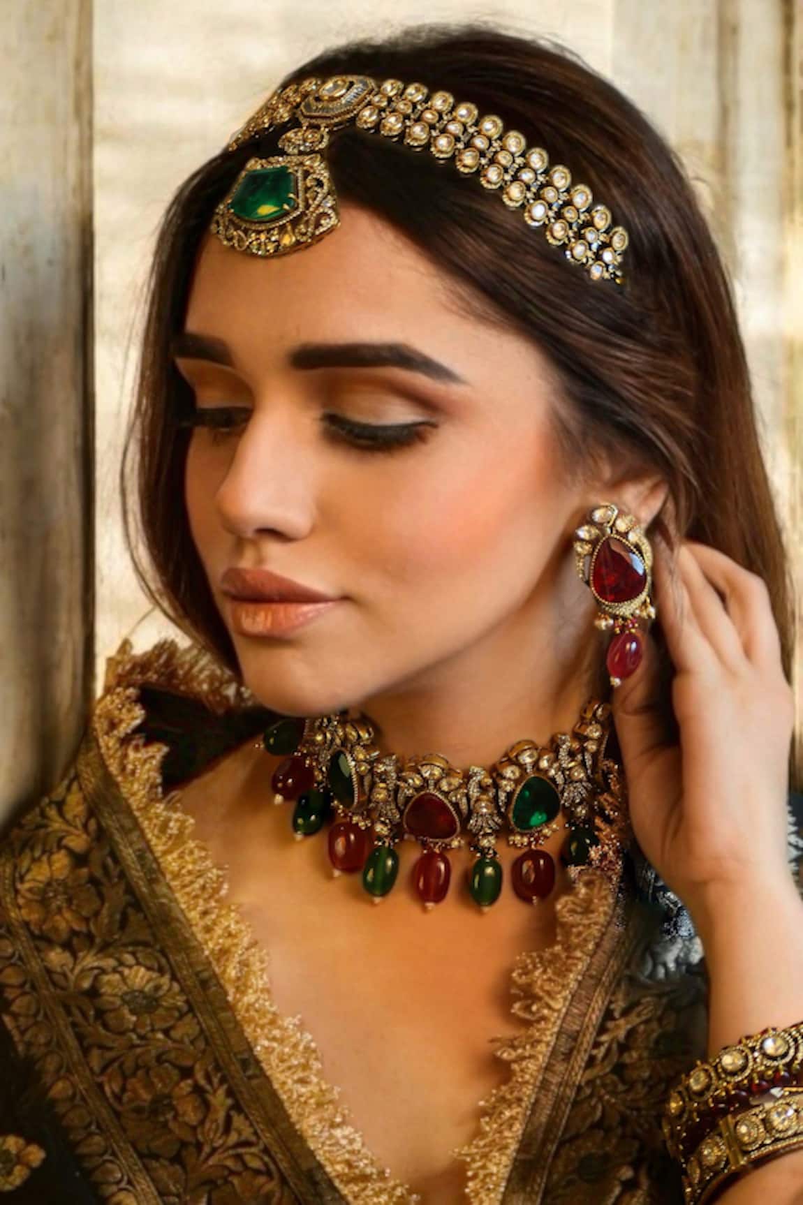 Amaara Jewels Blooming Court Necklace Set