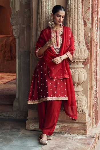 Sheetal Batra Inaayat Chanderi Banarasi Tilla & Gota Patti Kurta Set 