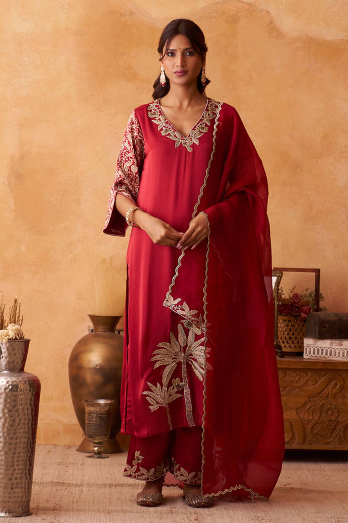 Neitri Kanak Embroidered Kurta Pant & Dupatta Set 