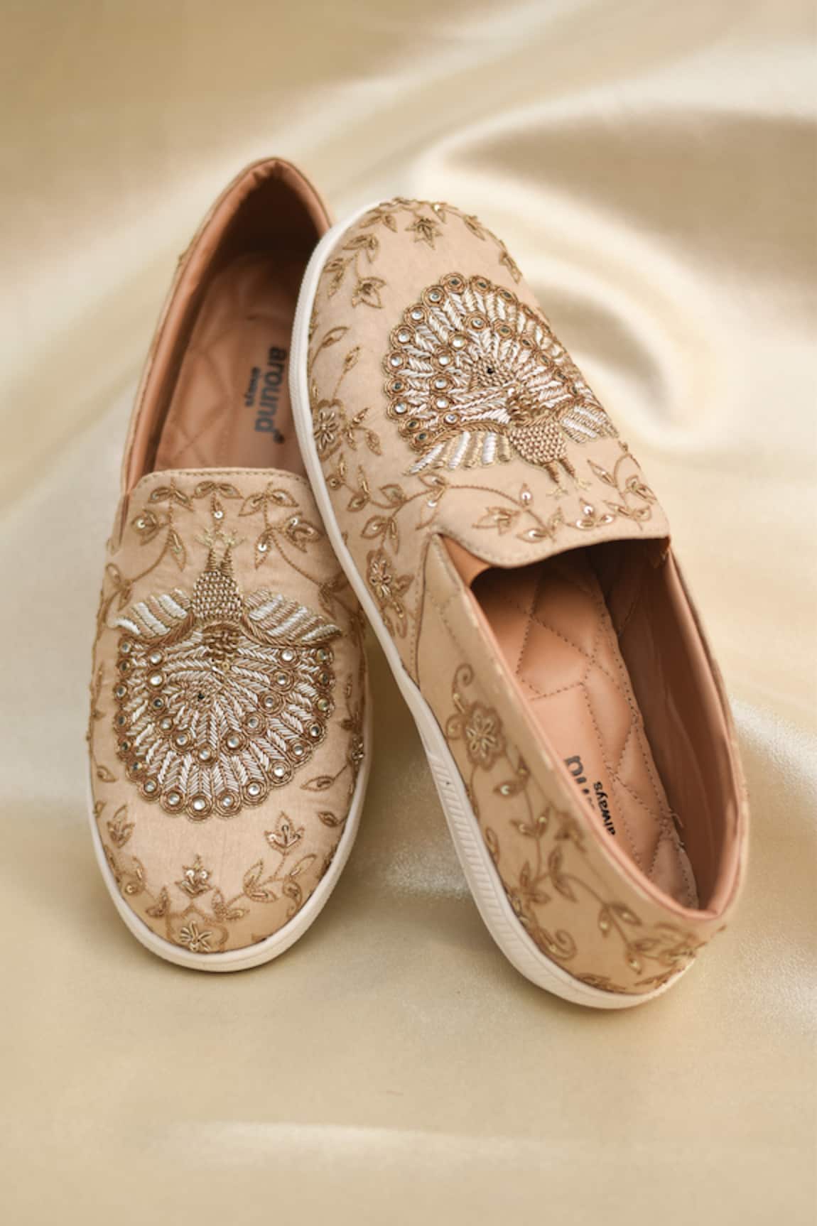 Around Always Sultan Peacock Embroidered Slip-on Shoes