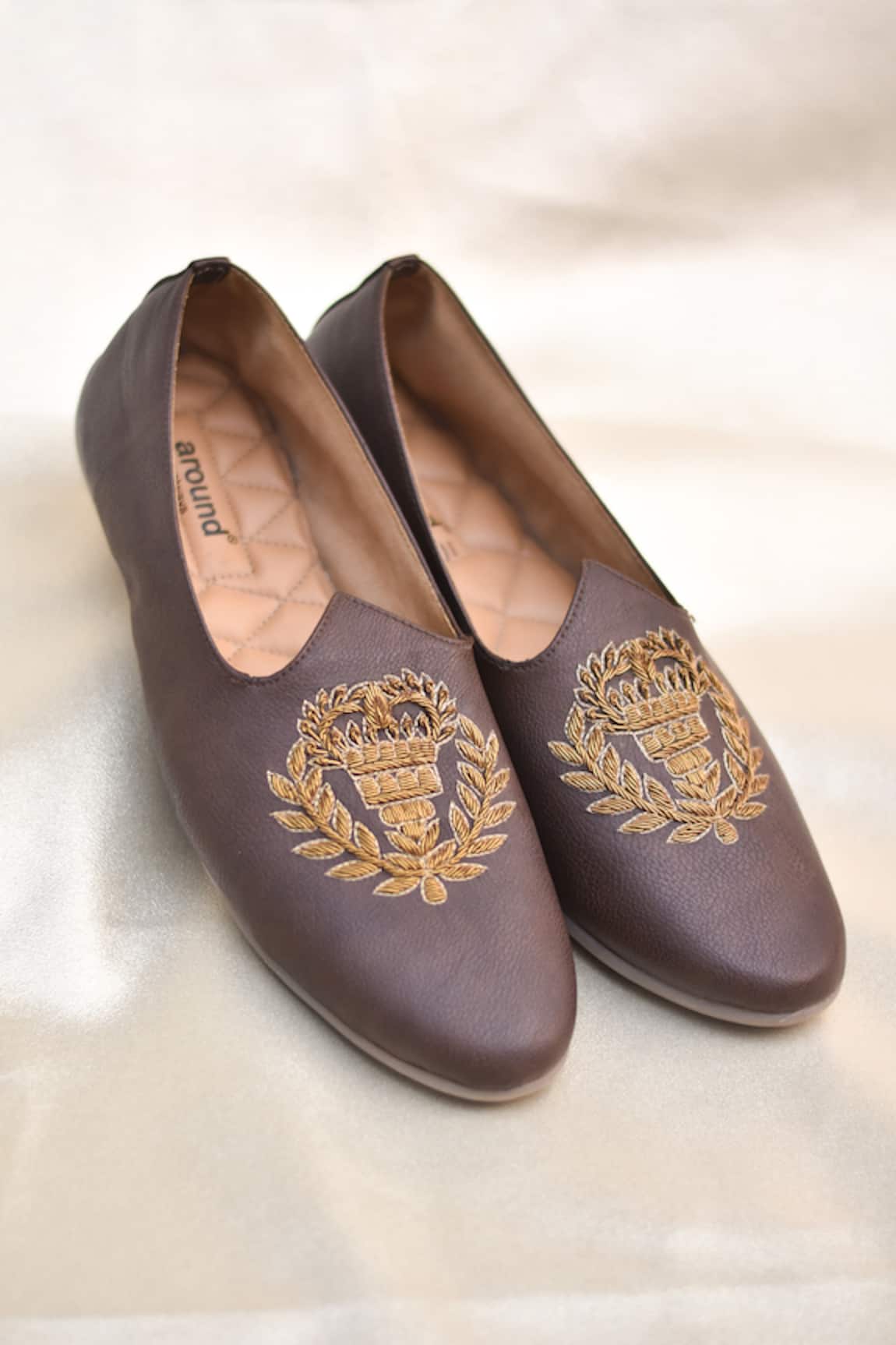 Around Always Taj Crest Embroidered Slip-on Juttis