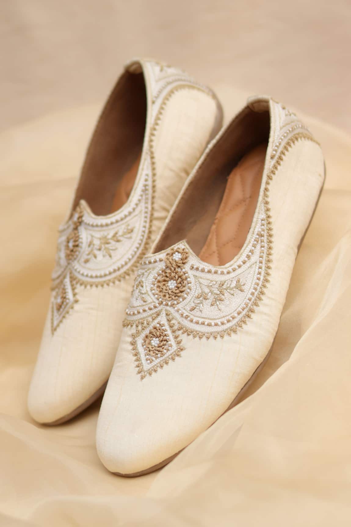 Around Always Tarun Tonal Embroidered Juttis