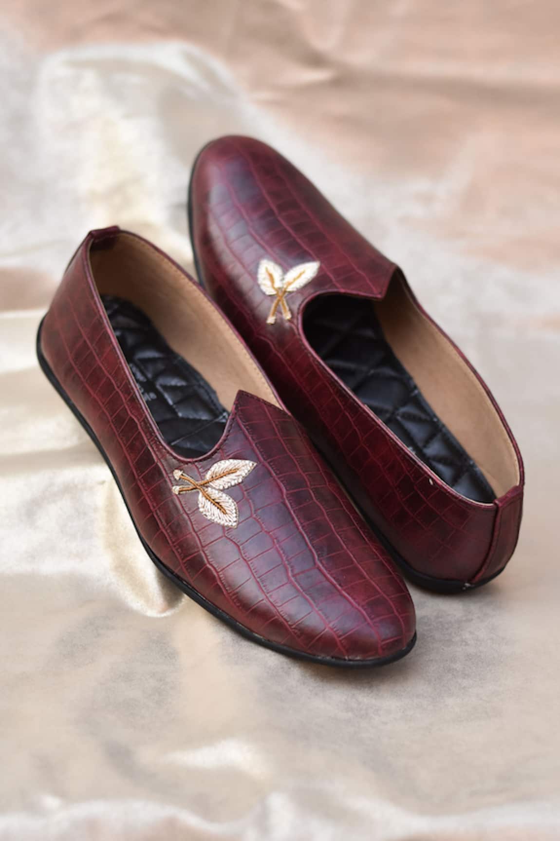 Around Always Veer Croc Textured Juttis