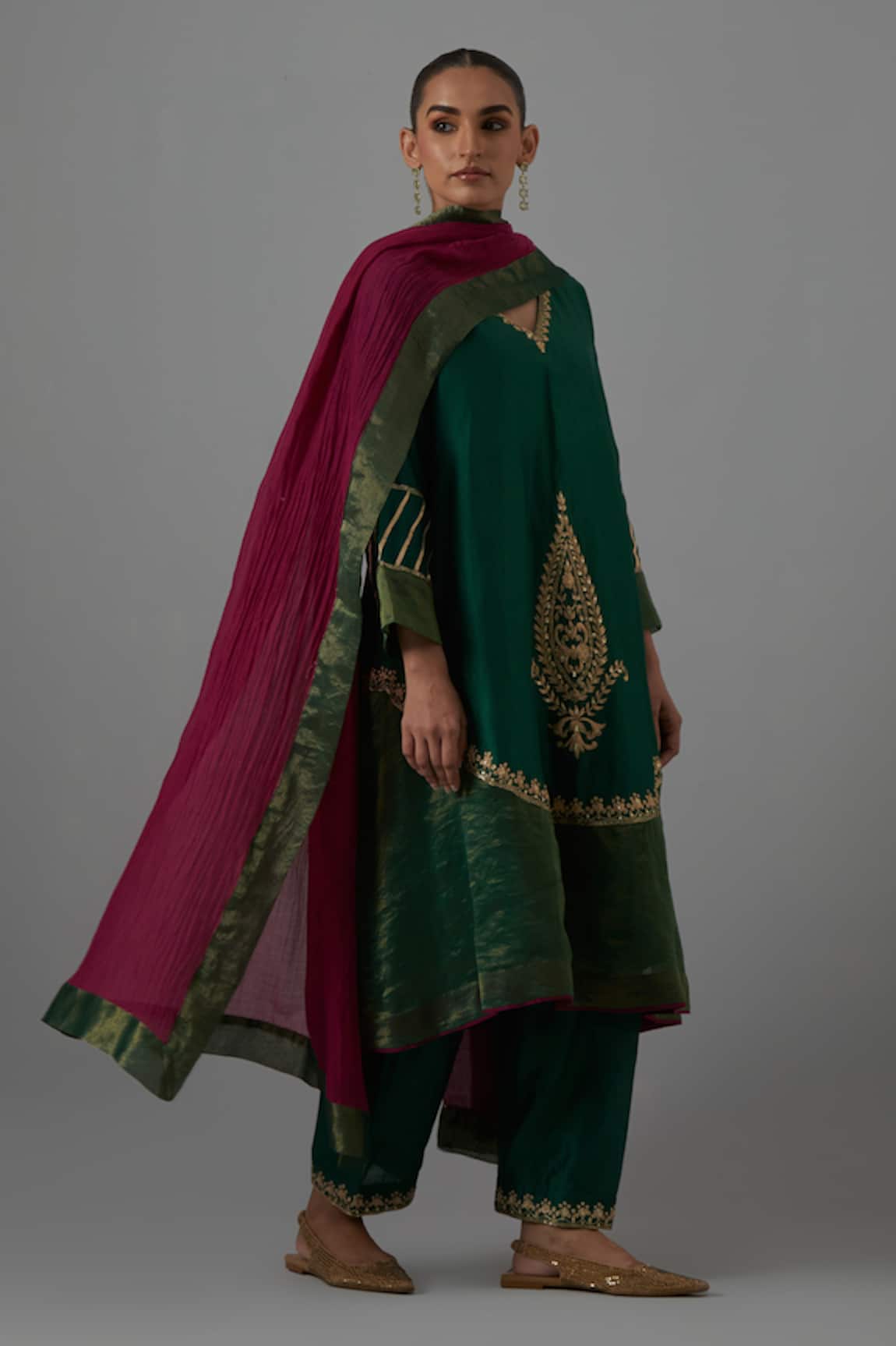 Priya Chaudhary Embroidered Chanderi Kurta Set 