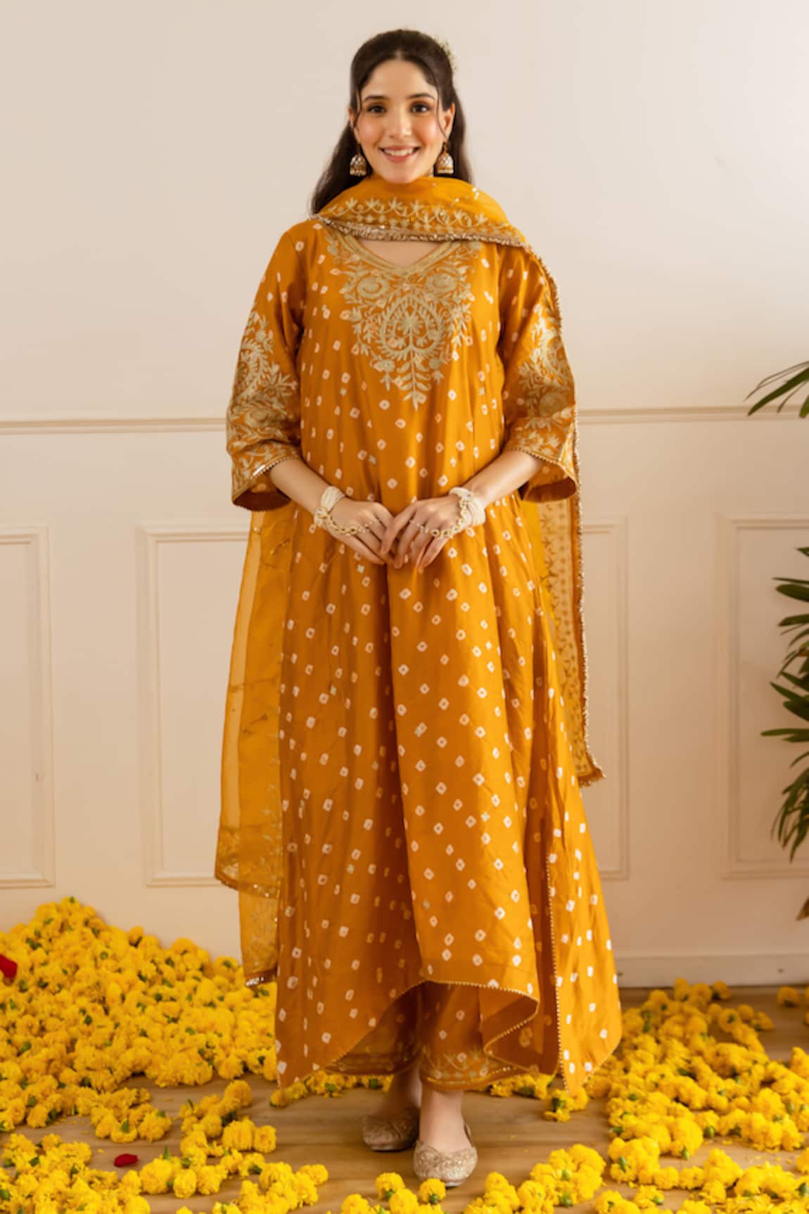 ASRUMO Bandhej Aari-Zari Embroidered Kurta Set