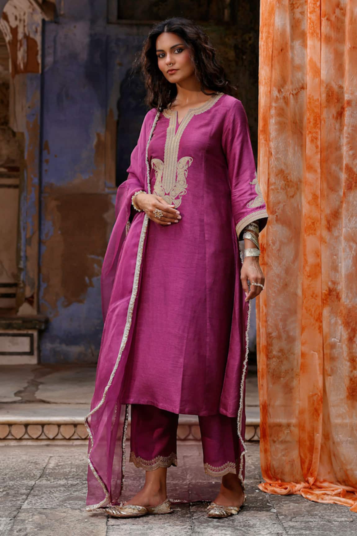 Charu Makkar Raha Embroidered Kurta Set