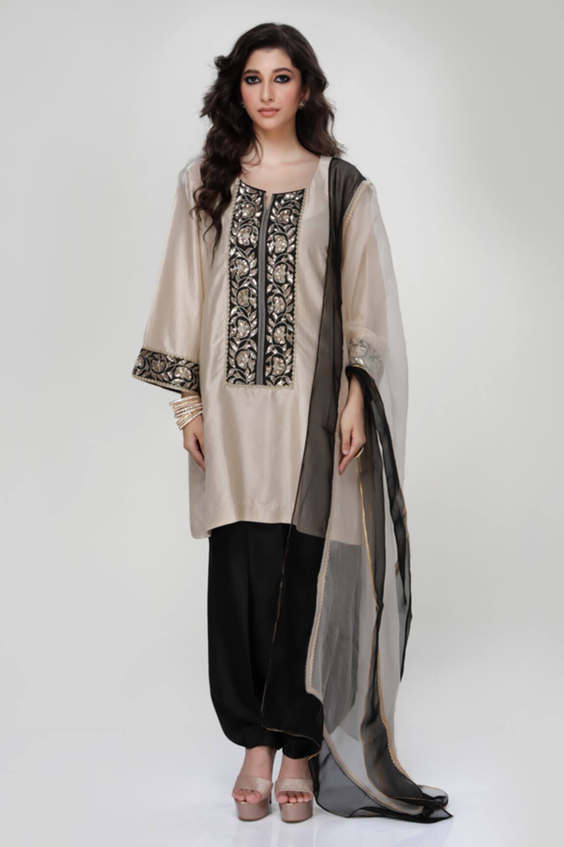 Ranian Embroidered Dogri Kurta & Dhoti Salwar Set