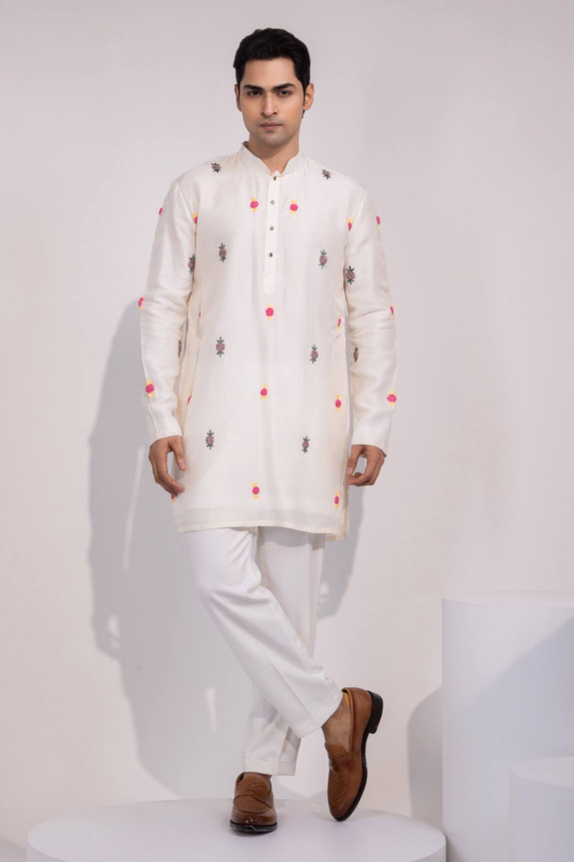 Yoseba Ivory Gulzar Gulzar Rose Embroidered Kurta Set