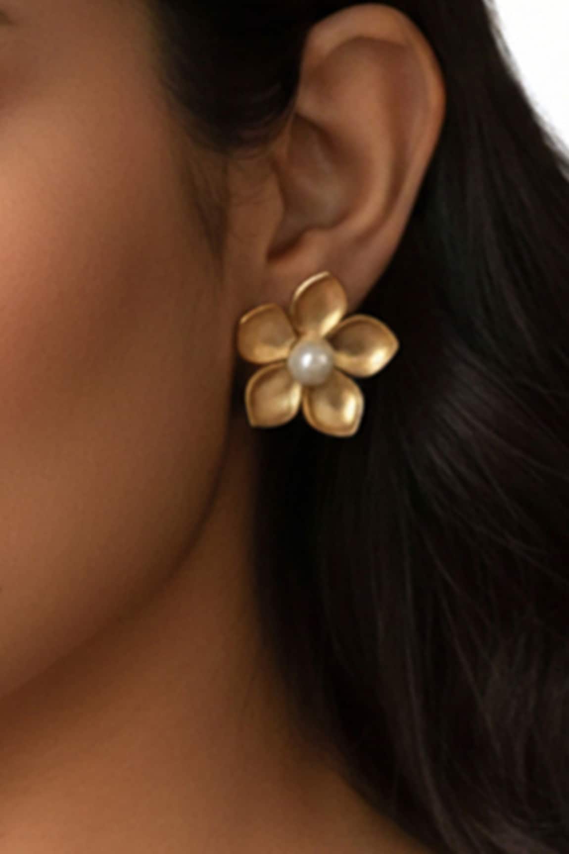 Suhani Pittie Pearl Centre Flower Earrings 