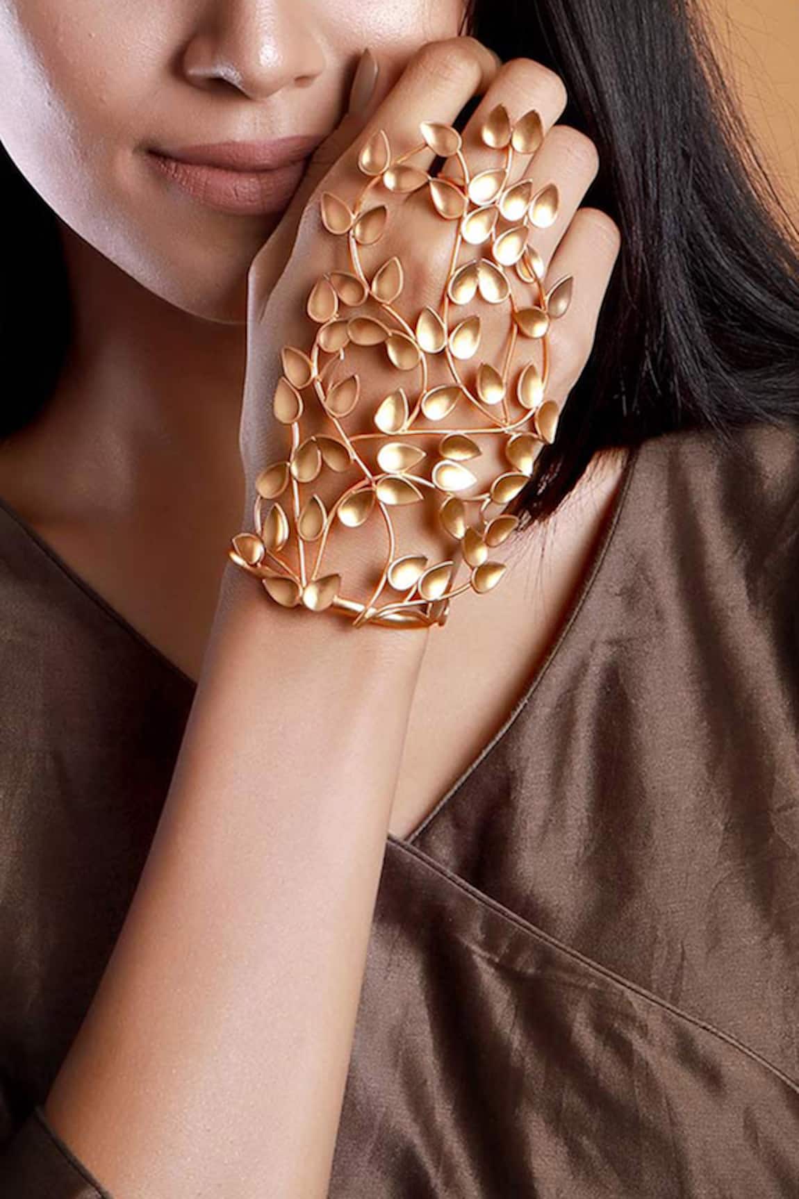 Suhani Pittie Leaves & Vine Hathphool