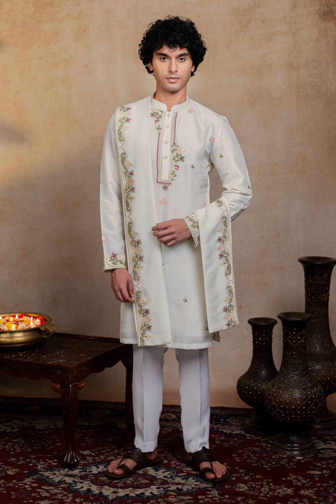 Hilo Design Geometric Symphony Embroidered Kurta With Dupatta 