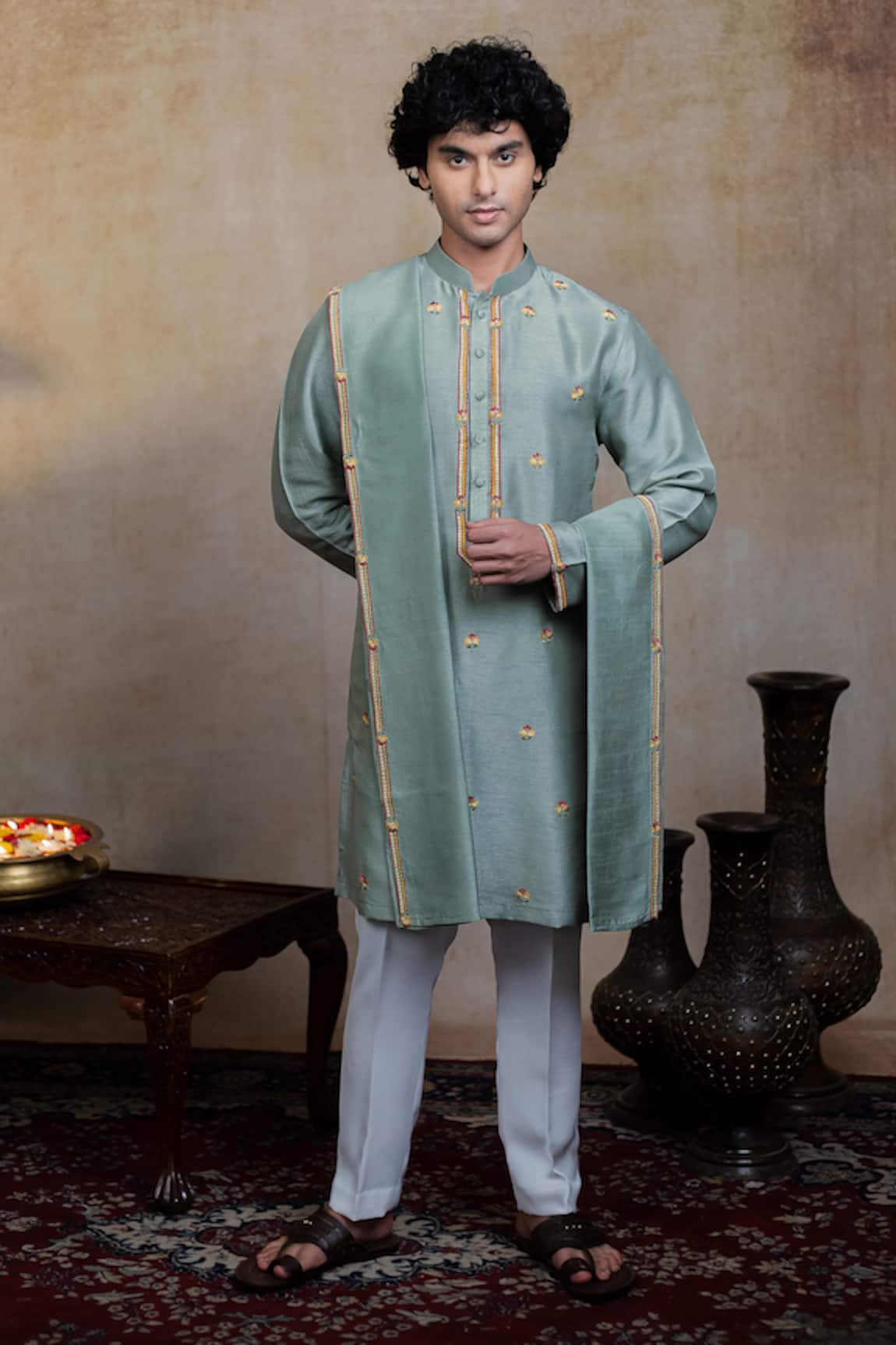 Hilo Design Kalika Embroidered Kurta With Dupatta 