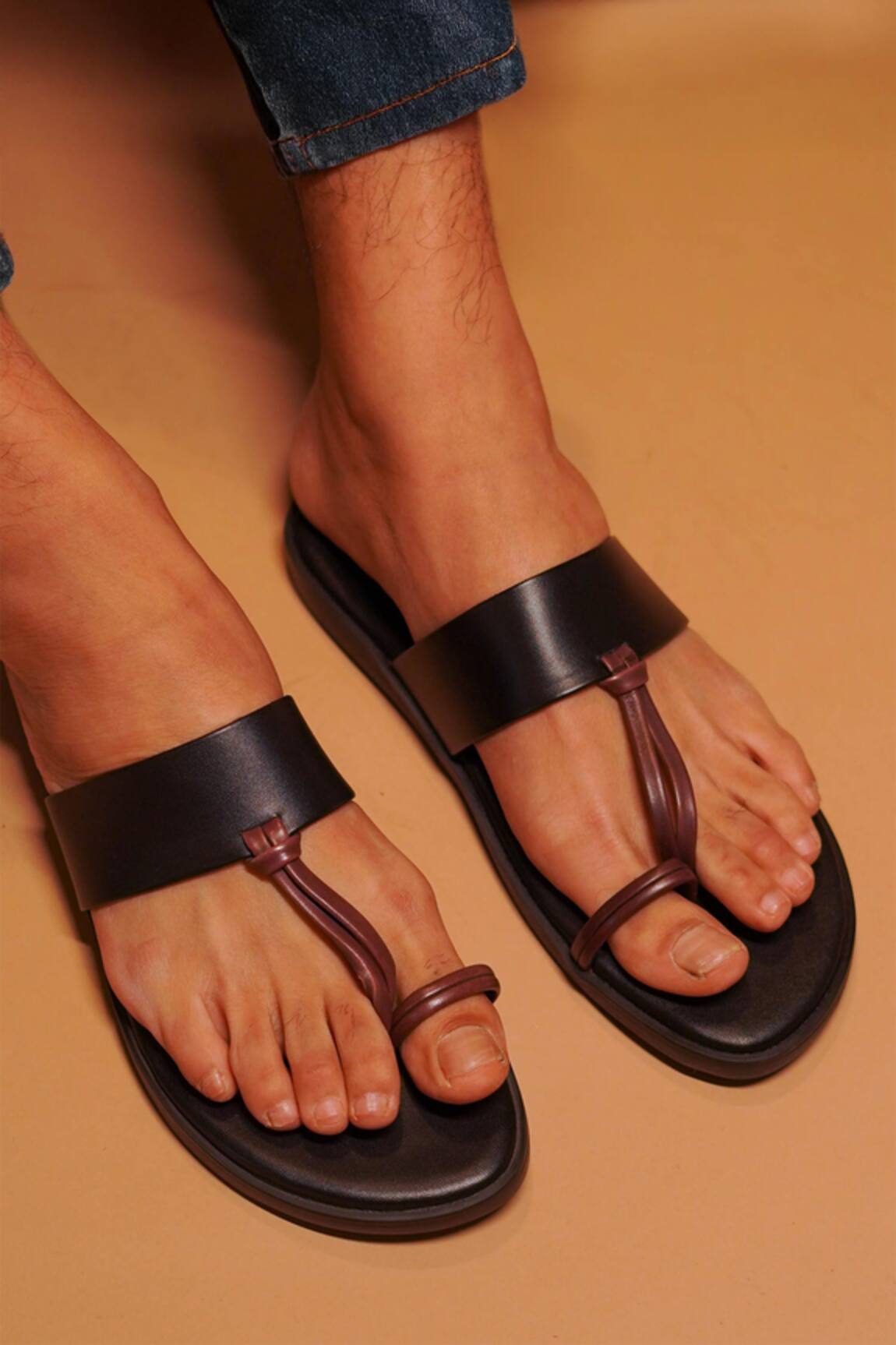 Dmodot Pelle Antico Toe-Ring Leather Sandals