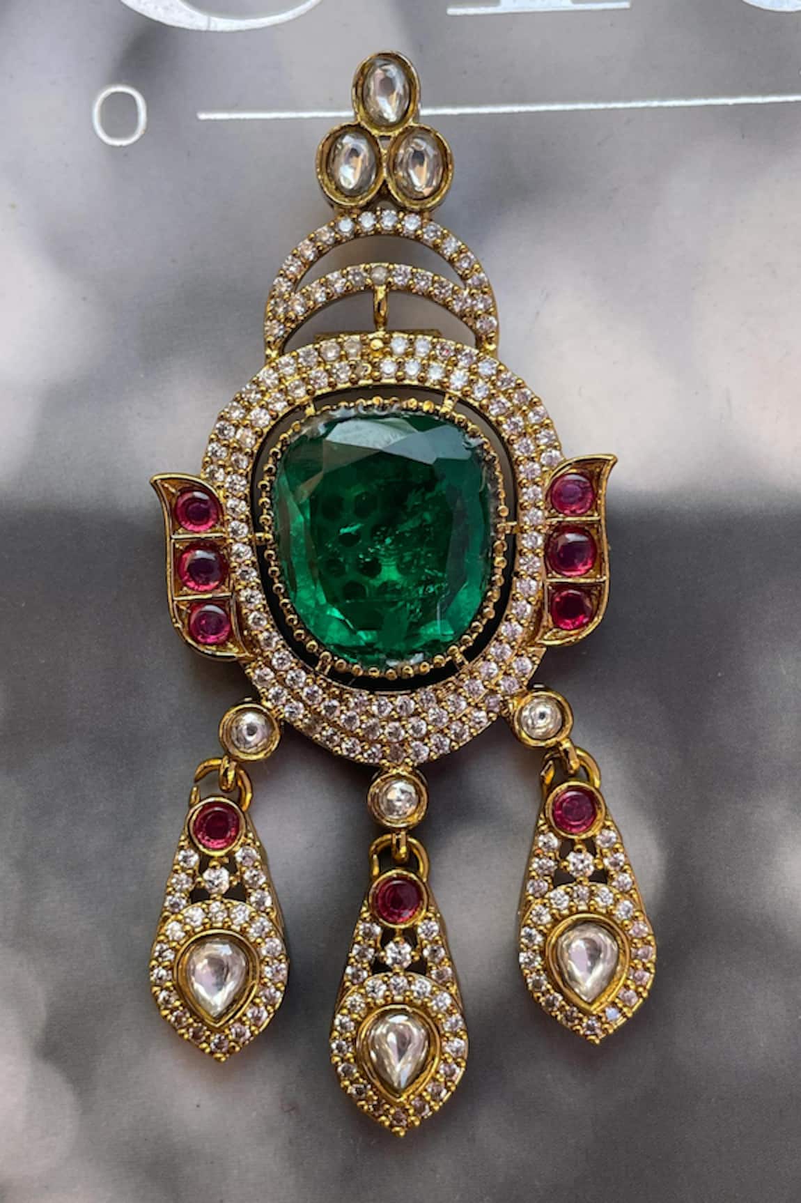 Saga Jewels Temple Style Emerald & Kundan Brooch