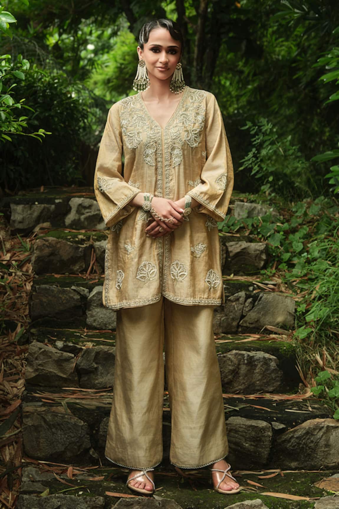 Shalkii Artisanal Embroidered Kurta & Straight Pant Set