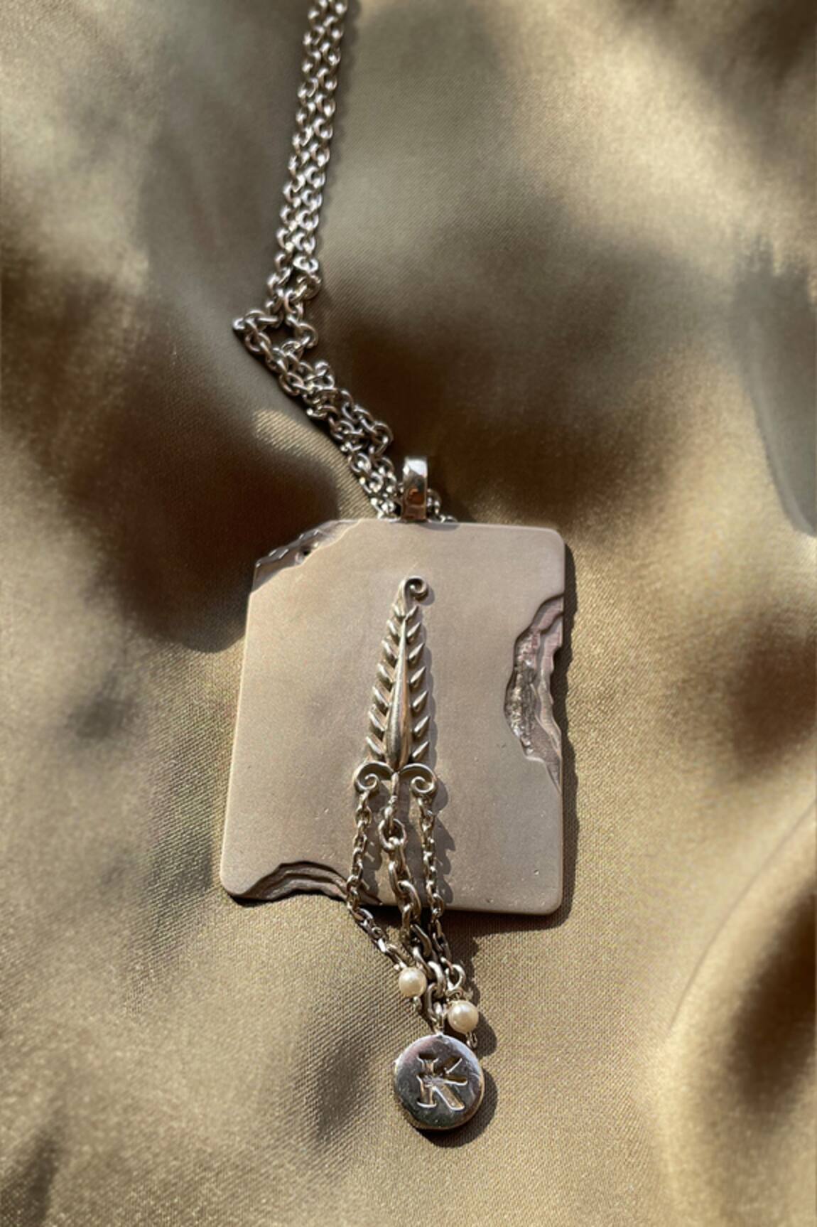 KEFI-CO Kefi Leaf Motif Pendent