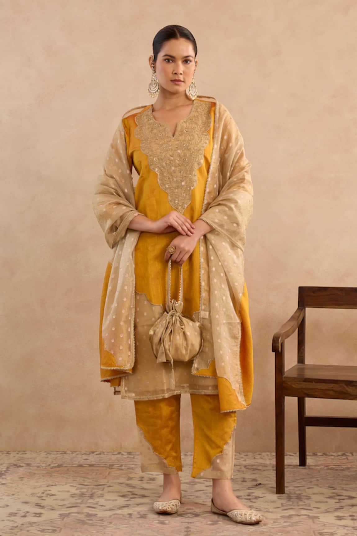 Nero India Embroidered Crush Dobby Scallop Dupatta