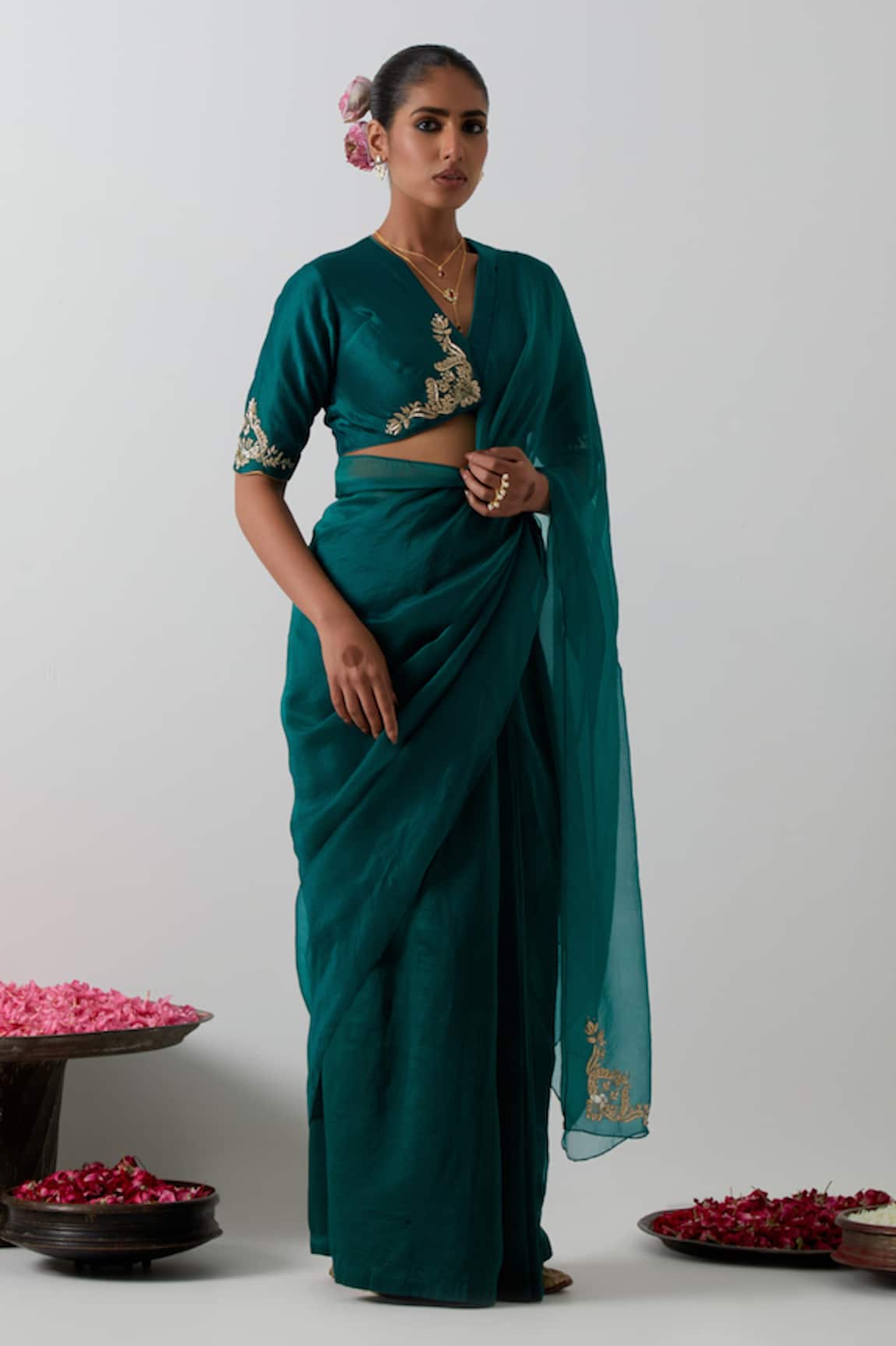 Vinusto Embroidered Blouse With Saree