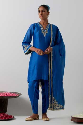 Vinusto Embroidered Kurta & Dhoti Pant Set 