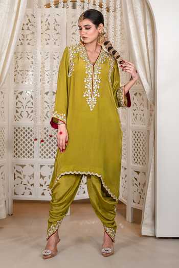 Daljit Sudan Crepe Tilla Embroidered Phiran & Dhoti Set 