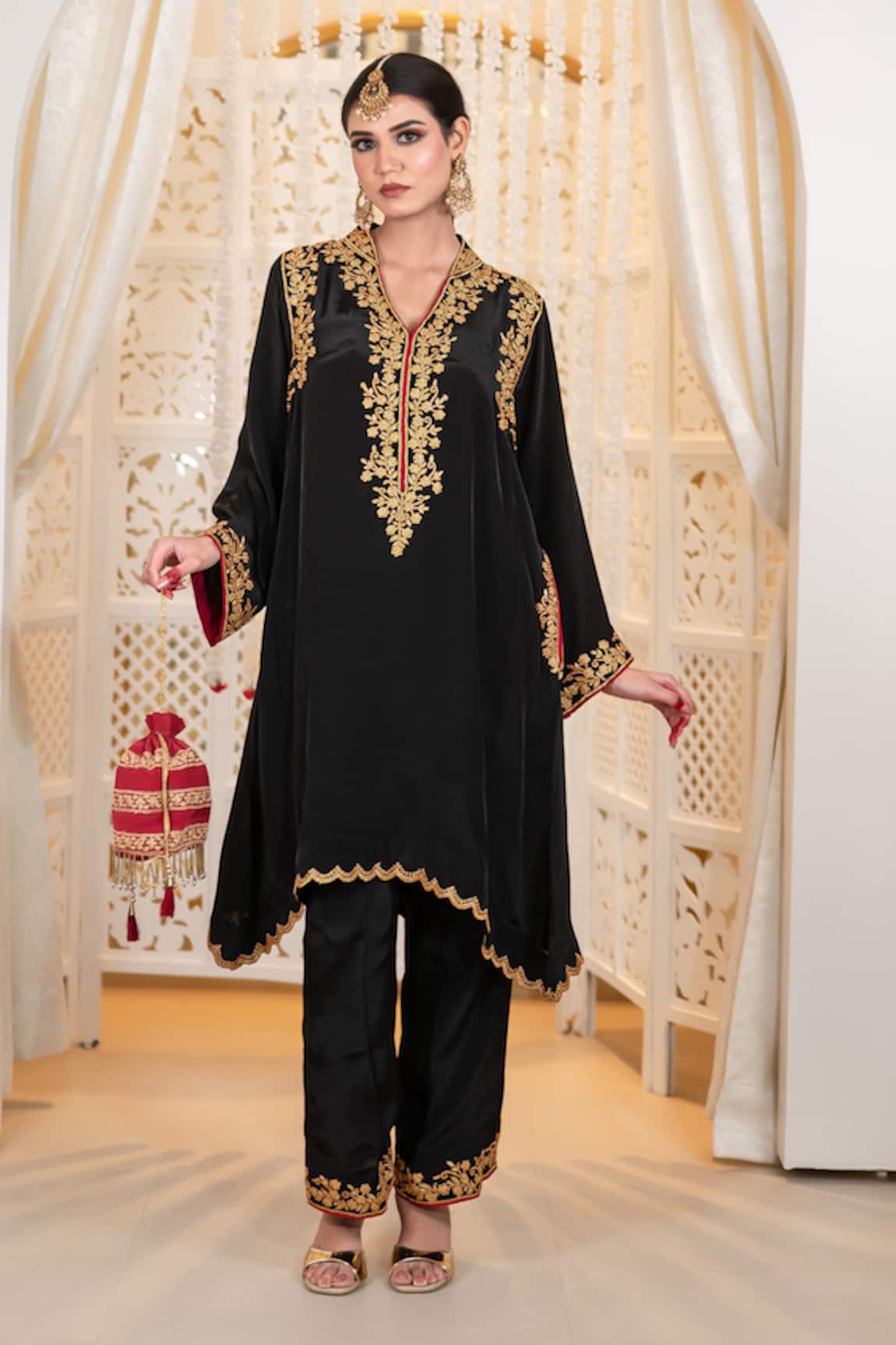 Daljit Sudan Tilla Embroidered Crepe Phiran Kurta & Pant Set 