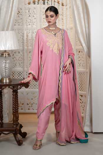 Daljit Sudan Kashmiri Aari Embroidered Kurta Set 