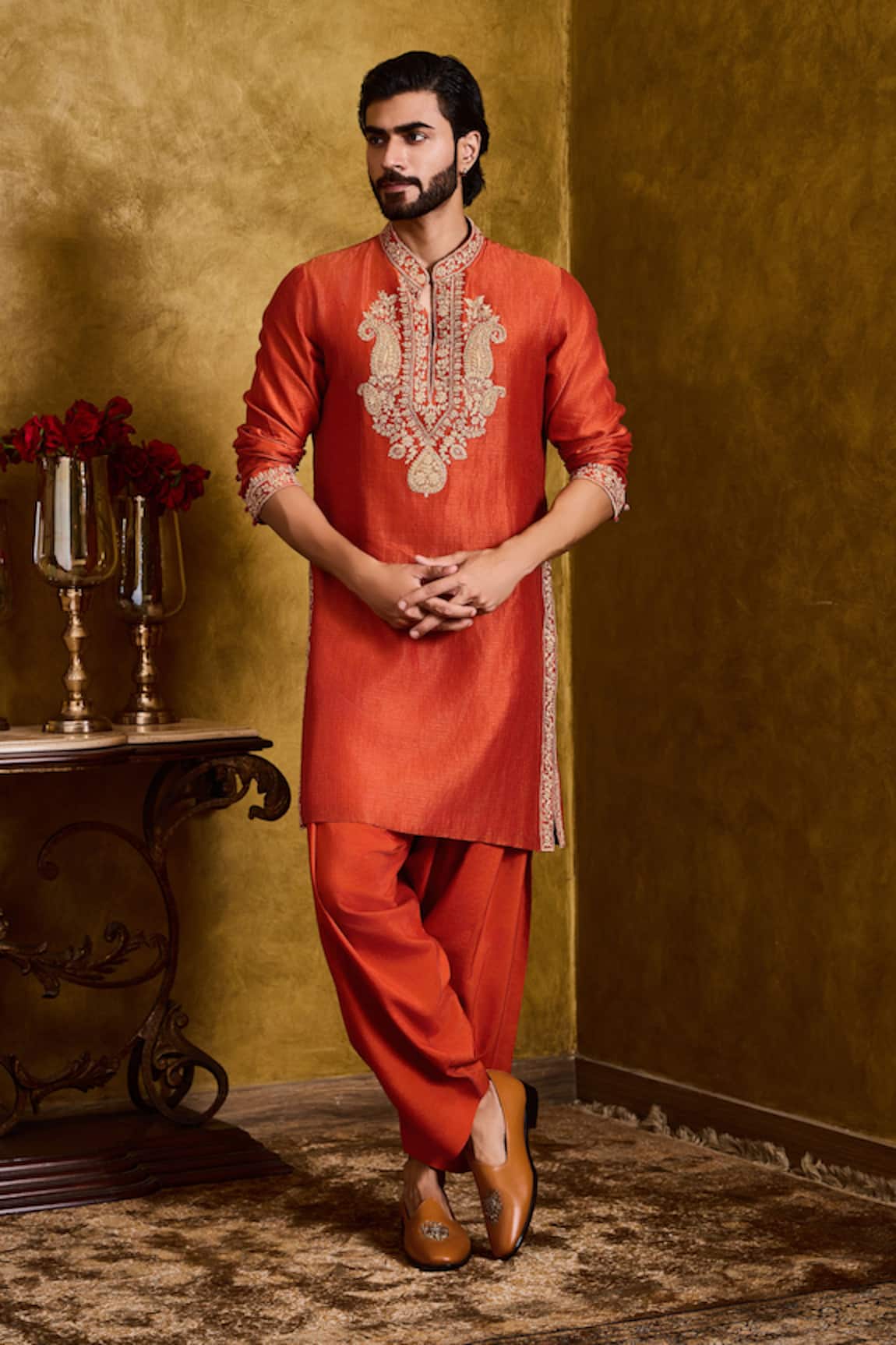 Histori Kasab Embroidered Kurta Set