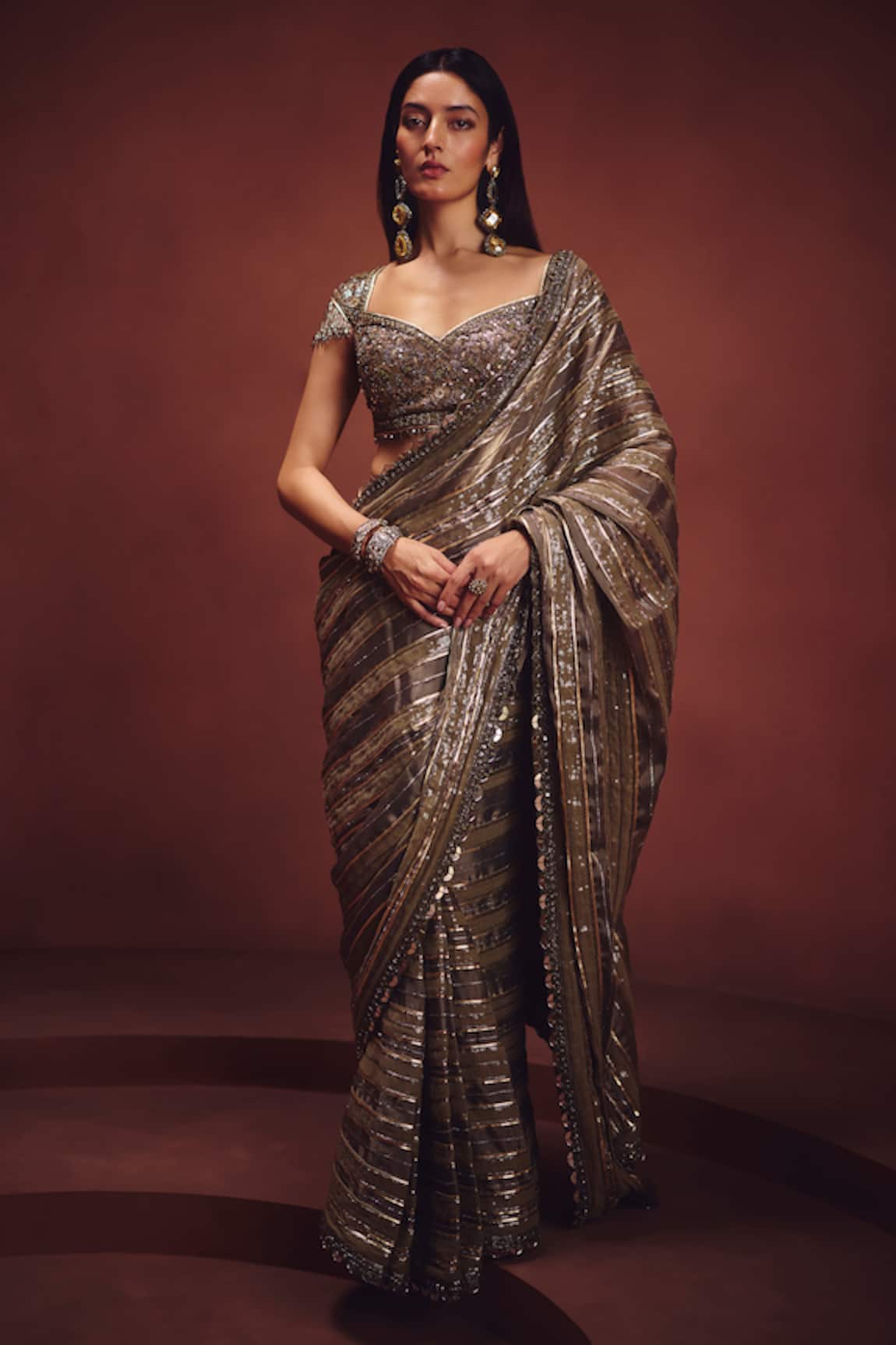 Awigna Metallic Embroidered Saree With Blouse