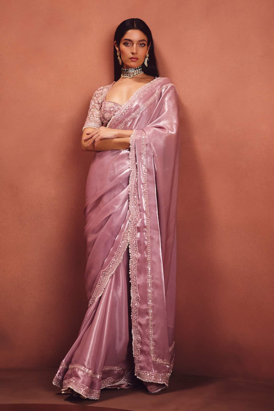 Awigna Mauve Embroidered Saree With Blouse