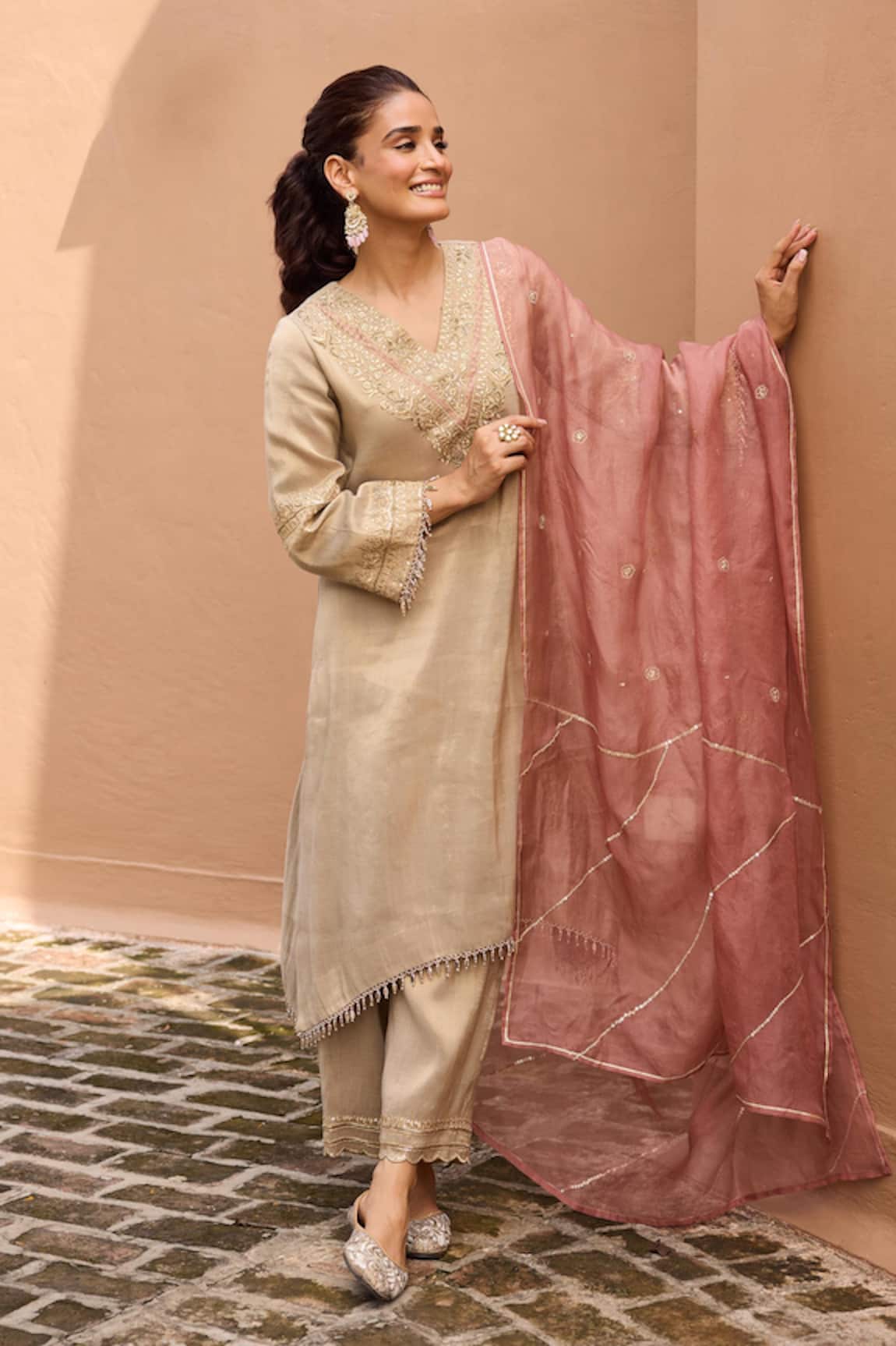 Dohr India Sultana Zari & Gota Embroidered High-Low Kurta Set
