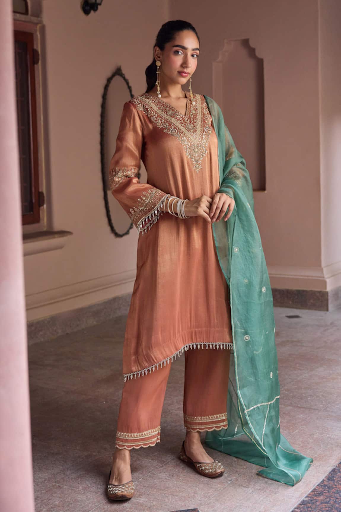 Dohr India Sultana Zari & Gota Embroidered High-Low Kurta Set
