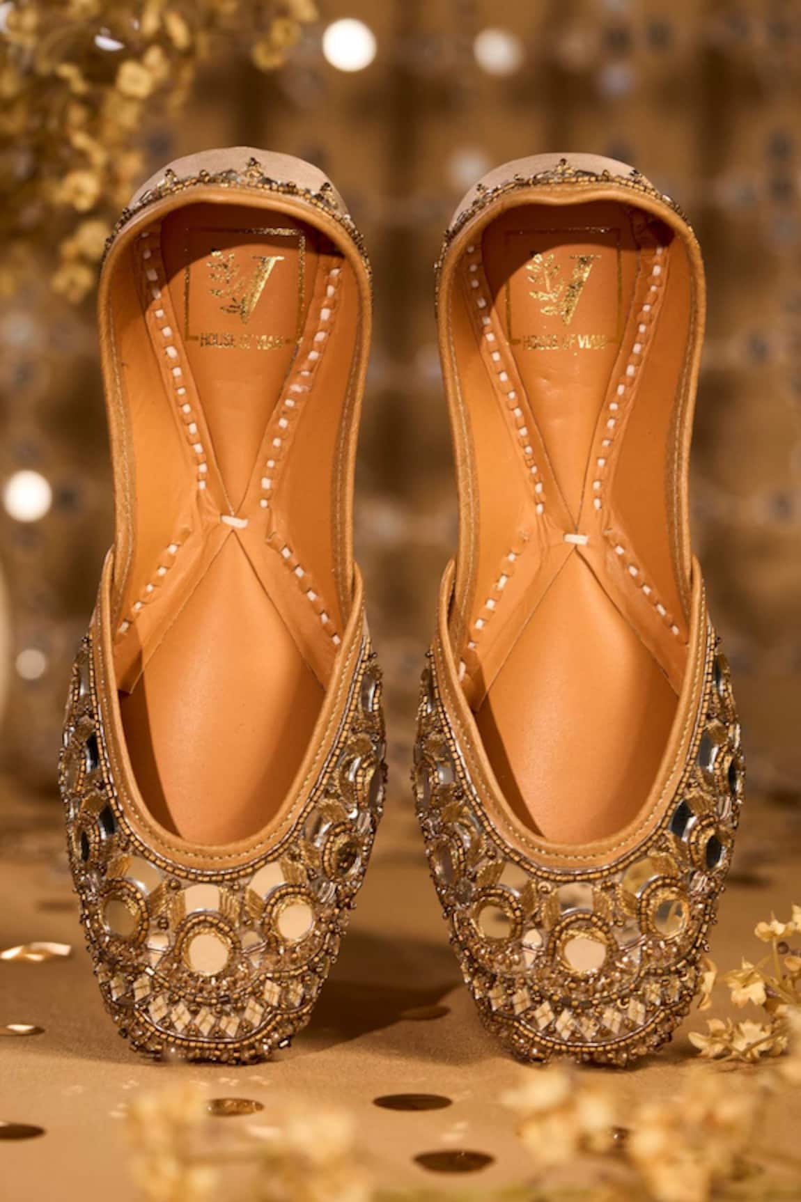 House Of Vian Fasaana Embroidered Juttis 