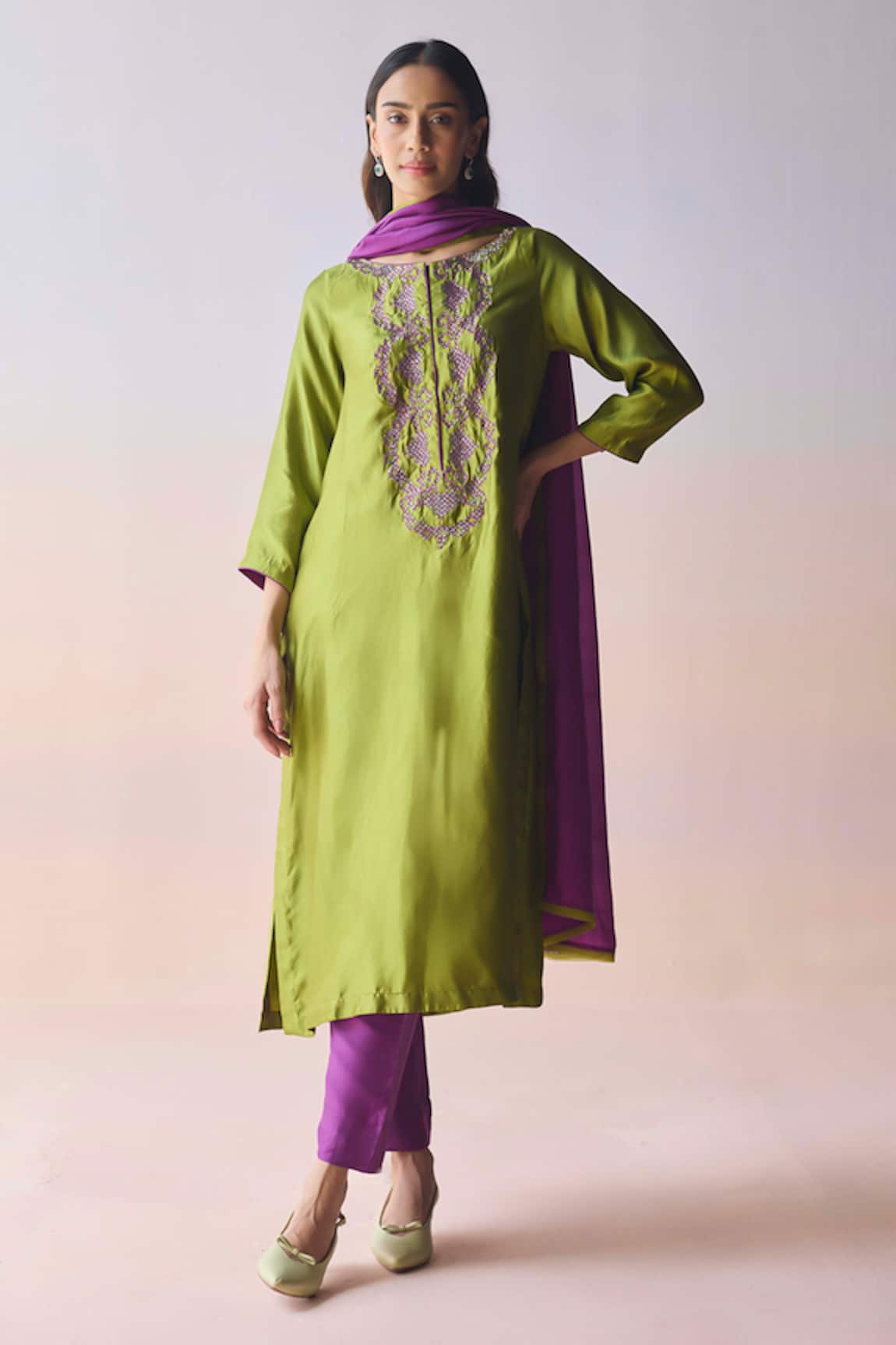 Surmaye Riverstone Embroidered Kurta & Pant Set