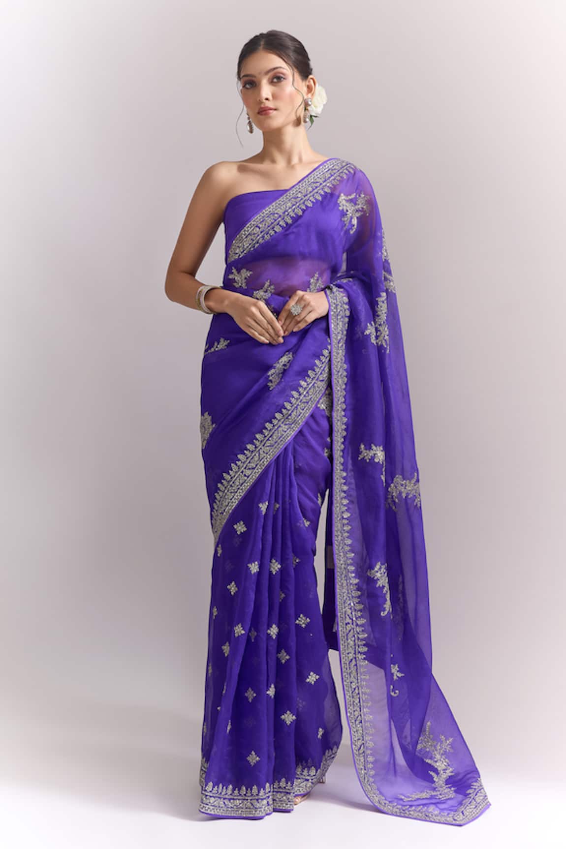 Anushree Reddy Aari Gutcha Border Saree With Unstitched Blouse Piece 