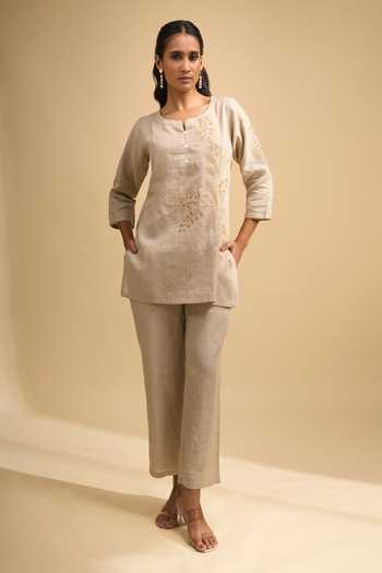 Naintara Bajaj Embroidered Linen Kurta & Pant Set 