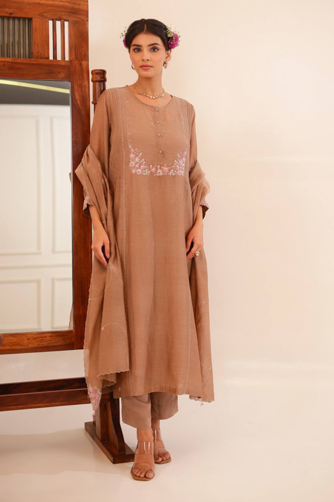 Tatwa Chanderi Embroidered Kurta With Scarf 