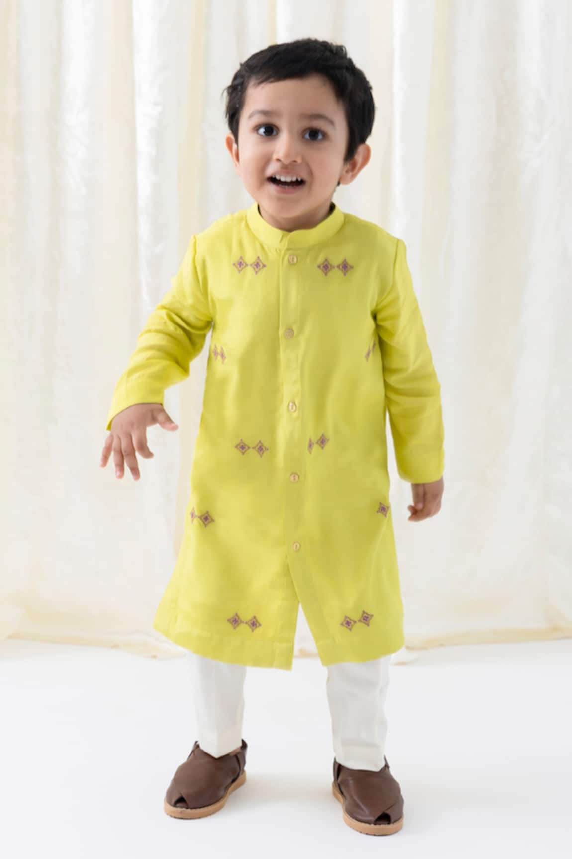 Tiber Taber Embroidered Viscose Kurta & Cotton Pyjama Set