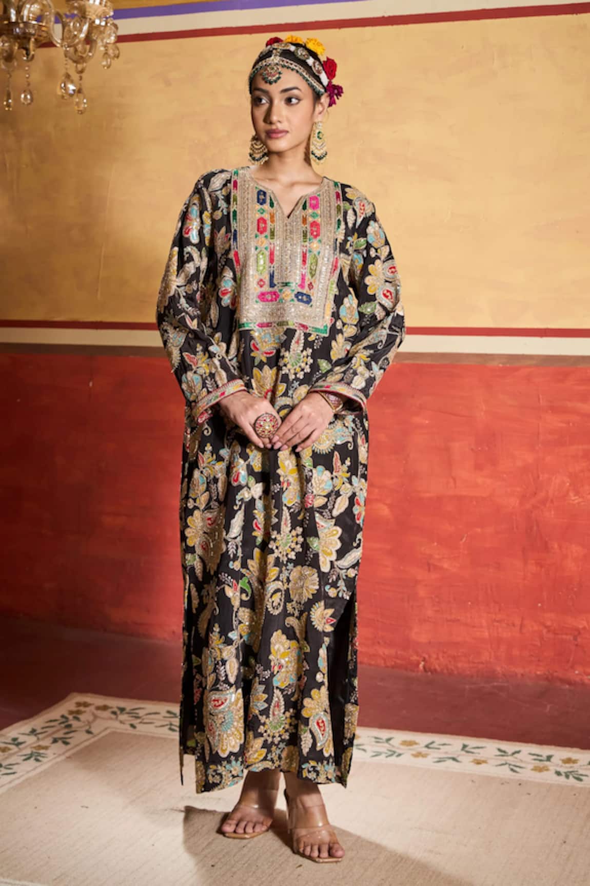 Tasuvure Indes Elizey Paisley Embroidered Kaftan